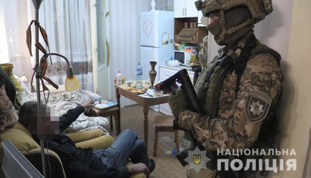У Києві спецпризначенці затримали пенсіонера, який тримав у заручниках жінку