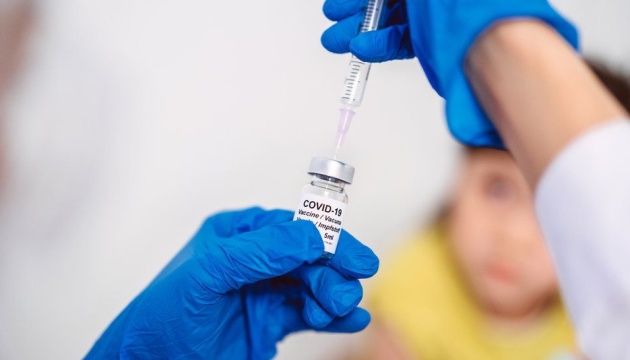 У МОЗ поки не розглядають масову кампанію вакцинації для підлітків