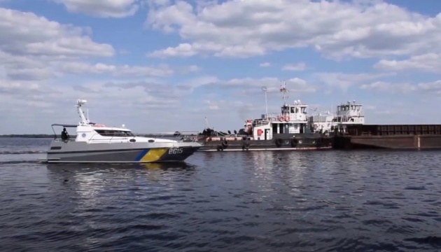 Ukraine monitors ships that cross border with Belarus