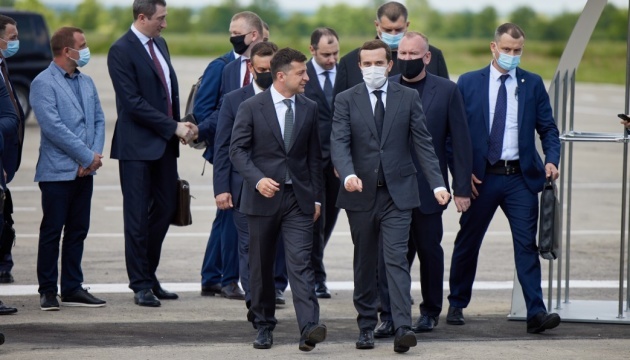 Zelensky inspects reconstruction of Kryvyi Rih airport