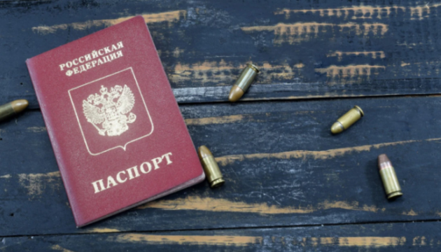 В Мінреінтеграції сказали, скільки українців на захоплених територіях погодились взяти паспорт рф