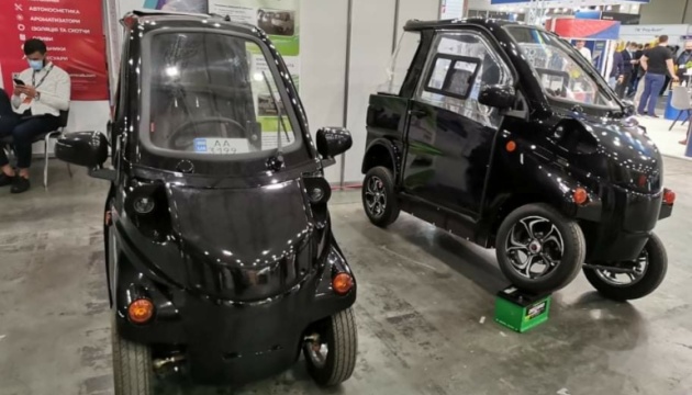 Two Ukrainian small electric cars presented at auto show in Kyiv