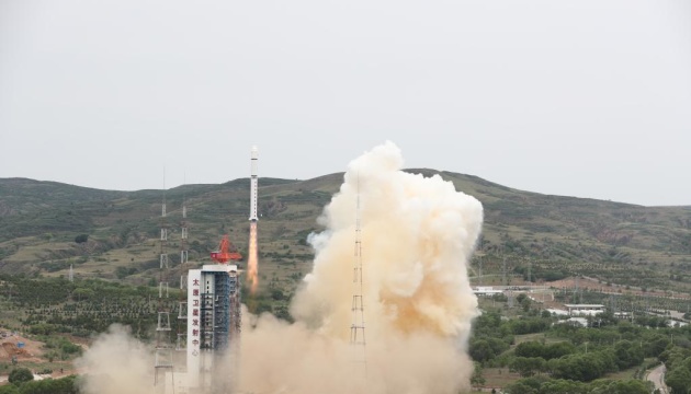 Китай запустив у космос одразу чотири супутники