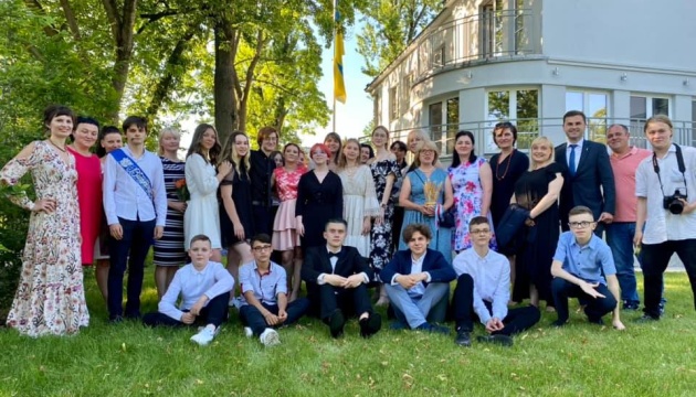 Українська школа у Варшаві відсвяткувала закінчення навчального року