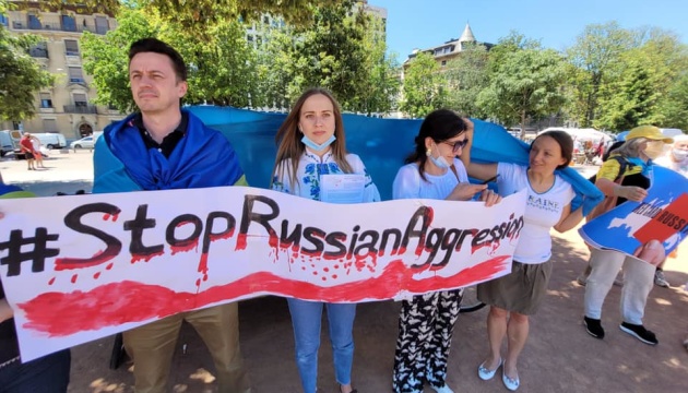 Українці та грузини Швейцарії провели у Женеві мітинг проти агресії РФ