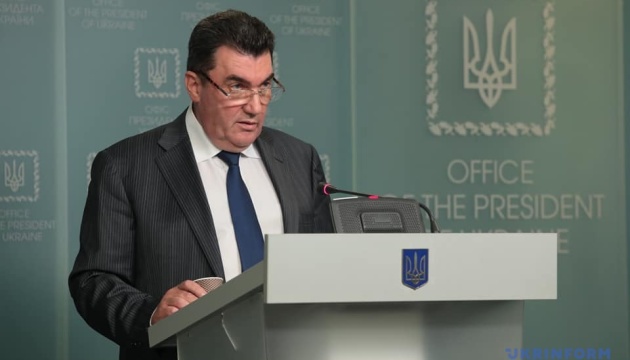 RNBO-Sekretär Danilow schlägt Bundestagsabgeordneten vor, „zwei, drei, drei Flüchtlinge“ zu Hause aufnehmen