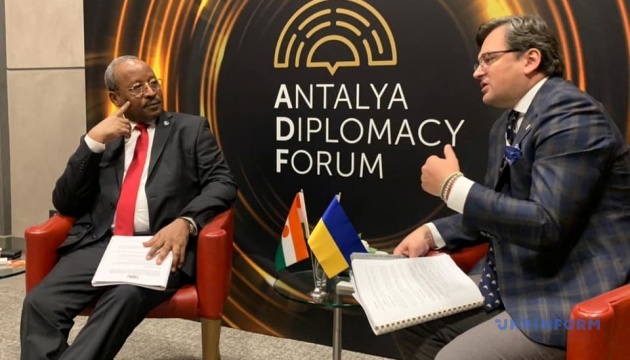 Antalya acoge un foro sobre la diplomacia innovadora con la participación de una delegación de Ucrania