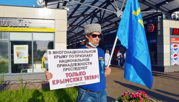Під Петербургом провели пікети на підтримку кримських татар Під Петербургом провели пікети на підтримку кримських татар