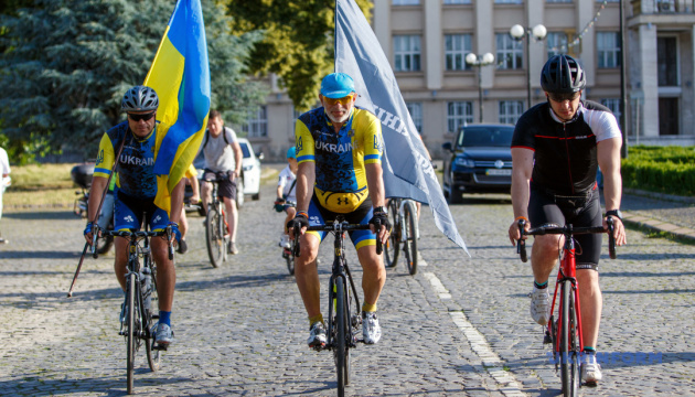 У Канаді провели велопробіг, утворивши герб України