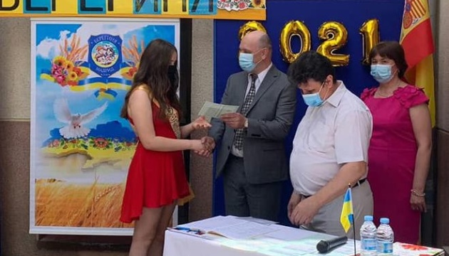 В Іспанії випускники двох українських суботніх шкіл отримали документи про освіту В Іспанії випускники двох українських суботніх шкіл отримали документи про освіту