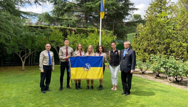 Посольство України в Іспанії долучилося до міжнародної естафети Ювілейного прапора СУМ