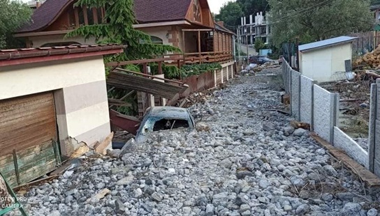 Überflutungen auf der Krim: Geröll und Müll auf Straßen von Siedlung Ai Vasil