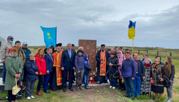 У Казахстані встановили новий пам'ятний знак депортованим українцям У Казахстані встановили новий пам'ятний знак депортованим українцям
