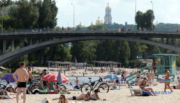 У Києві стартує купальний сезон, готові 14 пляжів – Кличко