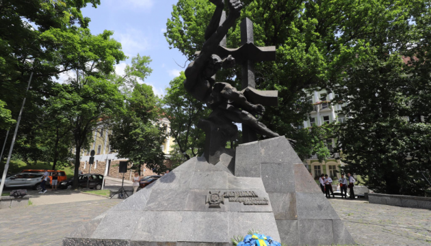 Львівщина вшанувала пам’ять жертв масових розстрілів у радянських тюрмах Західної України