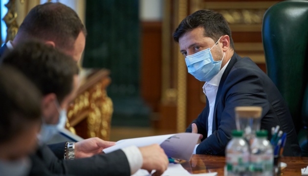 Зеленский ввел в действие решение СНБО о санкциях против Фирташа, Фукса и еще 848 человек