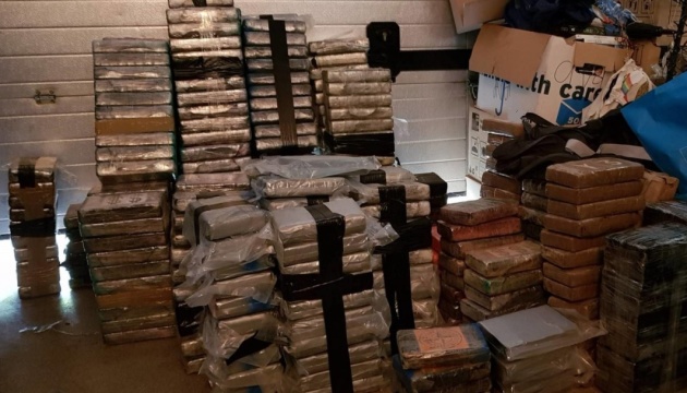 На фермі у Нідерландах знайшли майже три тонни кокаїну та €11 мільйонів готівки