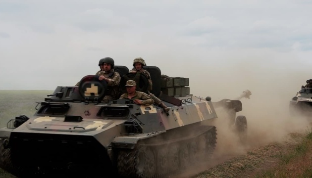 Ukrainian artillerymen train to destroy infantry, tanks