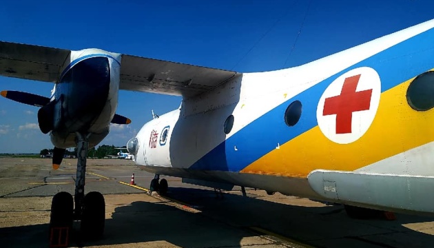 На лікування до київського госпіталю доправили літаком десятьох військових