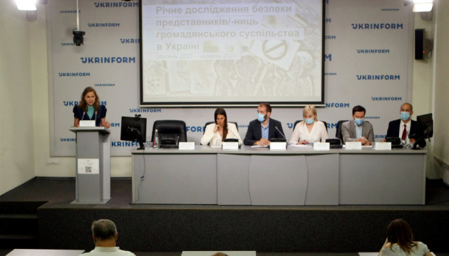 В Украине за год зафиксировали 107 случаев давления на активистов - правозащитники В Украине за год зафиксировали 107 случаев давления на активистов - правозащитники