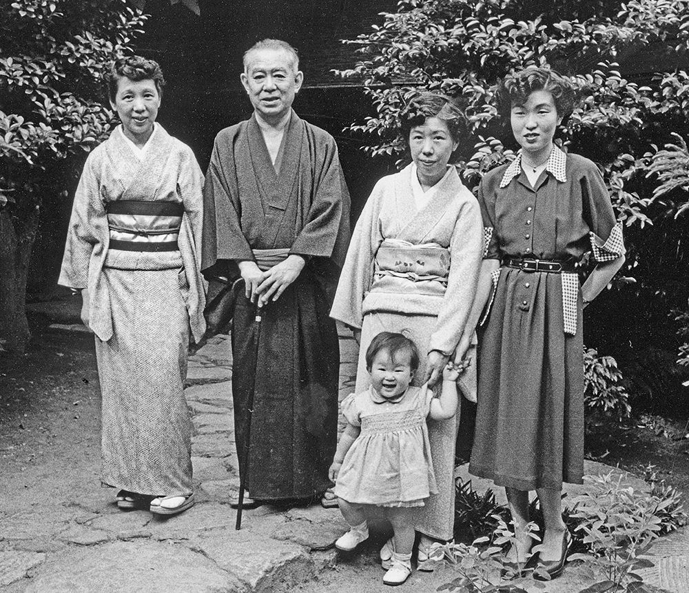 Дзюньїтіро Танідзакі з дружиною, сестрою та невісткою