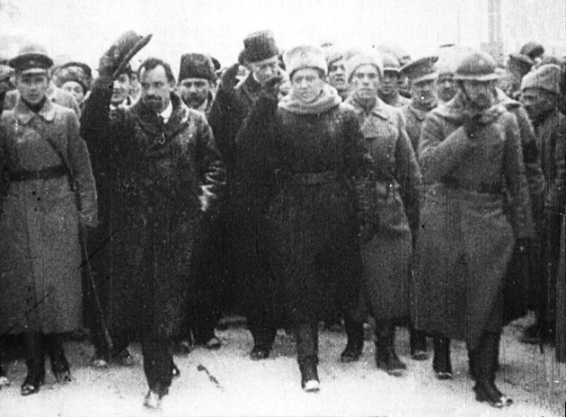 Підпис: Голова Директорії В. Винниченко і головний отаман С. Петлюра під час мітингу на Софійській площі Підпис: Голова Директорії В. Винниченко і головний отаман С. Петлюра під час мітингу на Софійській площі