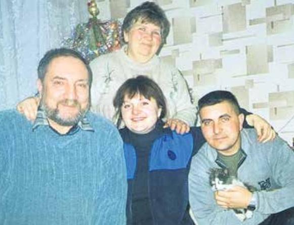 Геннадій Хитренко (справа) з родичами