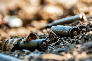 Ostukraine: Besatzer beschießen 13 Mal Regierungseinheiten, ein Soldat gestorben, fünf weitere verwundet