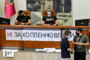 У Запоріжжі сесію міськради заблокували «спортивні молодики»