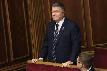 El parlamento destituye al ministro del Interior Avakov