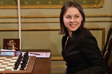 На Кубку світу з шахів сенсацій стає дедалі більше
