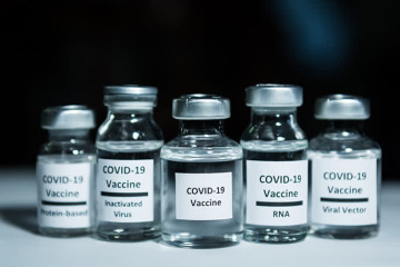 Таїланд розробляє три COVID-вакцини, одна - з листя тютюну