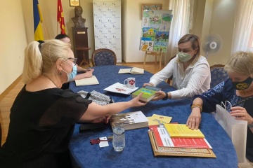 Українська делегація зустрілася з представницею громади українців у Північній Македонії