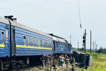 In Transkarpatien Zug einen Lastwagen angefahren: 3 Menschen verletzt, mehr als 220 evakuiert