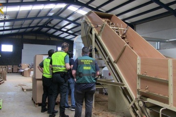 В Іспанії ліквідували масштабне підпільне виробництво сигарет, де експлуатували українців