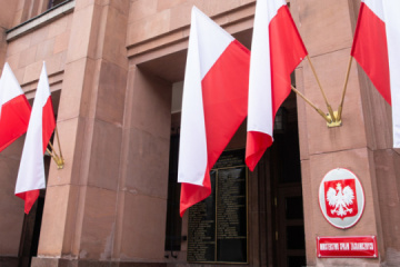 МЗС Польщі не планує cкасовувати скандальний тендер на візове обслуговування українців