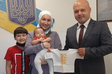 В Анкарі маленькі українці отримали вишиванки