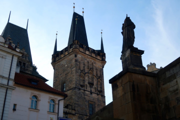 Zelensky otorga a Praga el titulo honorifico "Ciudad Salvadora"