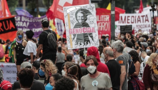 У Бразилії пройшли багатотисячні акції проти президента Болсонару