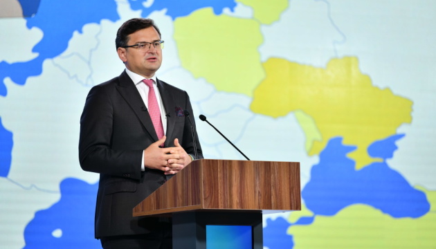 Kuleba pense que la décision d’envahir l’Ukraine “sur la table” au Kremlin