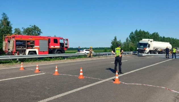 На Полтавщині внаслідок ДТП стався витік пального, рух перекрили в обох напрямках