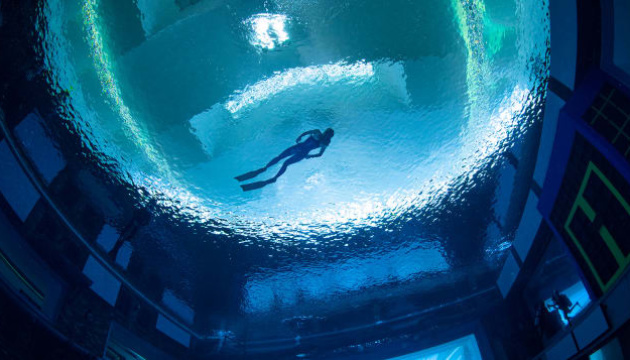 В ОАЭ открыли самый глубокий в мире бассейн для дайвинга