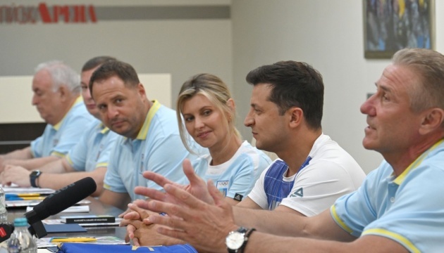 Zelensky, his wife meet with athletes who will represent Ukraine at Olympics