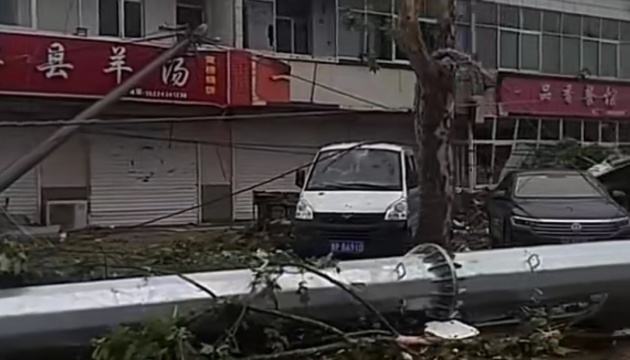 У Китаї найпотужніші за десятиліття торнадо завдали катастрофічної шкоди