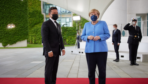 Treffen zwischen Selenskyj und Merkel begonnen