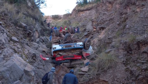 У Болівії упав у прірву автобус, понад 30 загиблих