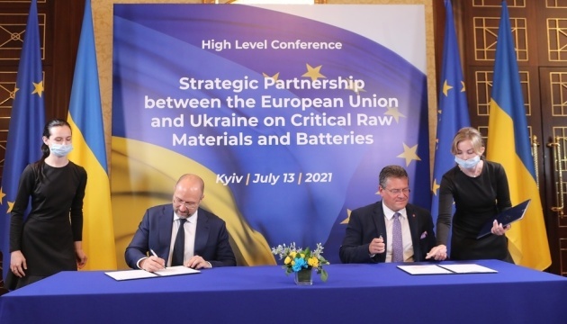 Maroš Šefčovič et Denys Chmyhal ont signé un protocole de partenariat sur les matières premières entre l’UE et l’Ukraine 