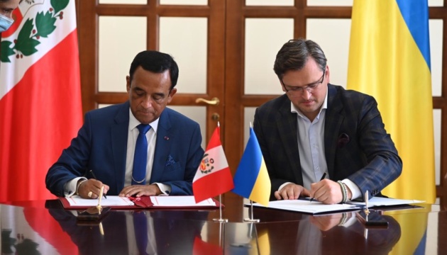 Kuleba signs visa waiver agreement between Ukraine and Peru