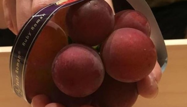 В Японії гроно винограду продали за рекордні $12 тисяч