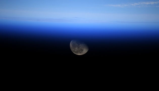 Астронавт зробив світлини Місяця із незвичайного ракурсу